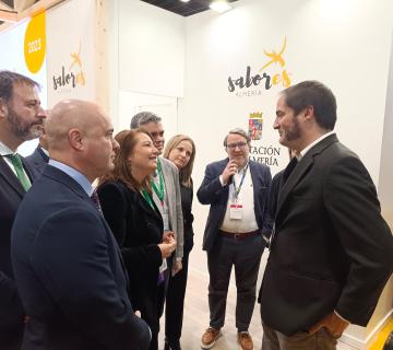 Stand de Sabores Almería con la empresa Aquí Santoña